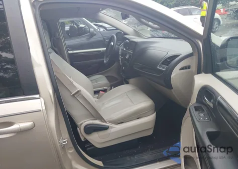 2013 Chrysler Town & Country Touring from USA, damaged, VIN 2C4RC1BG1DR555498